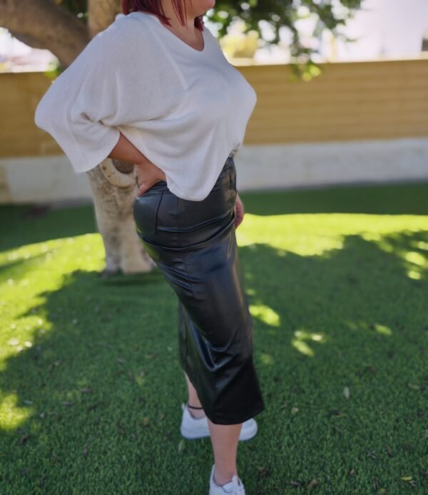 Falda corte recto, largo midi, color negro