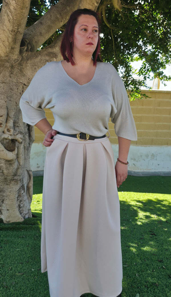 Falda larga con cinturón, color beige