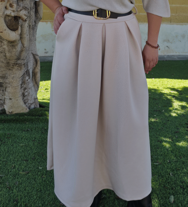 Falda larga con cinturón, color beige