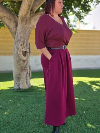 Falda larga con cinturón, color burdeos