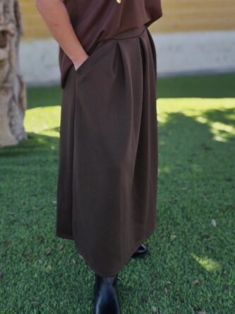 Falda larga con cinturón, color marrón chocolate
