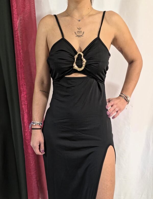 Vestido noche de fiesta, con broche dorado