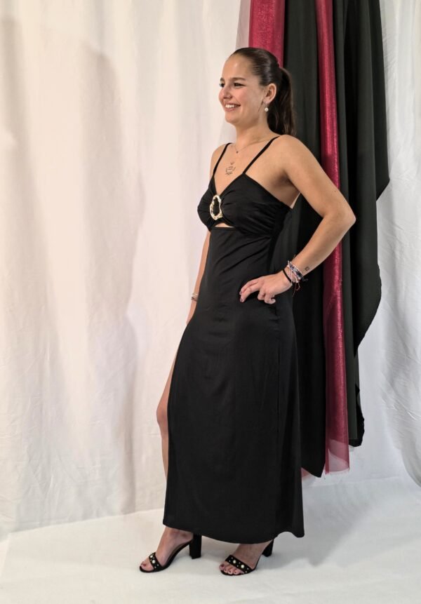 Vestido noche de fiesta, con broche dorado