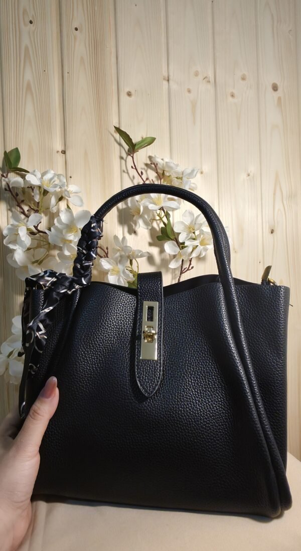 Bolso negro con pañuelo Atenas