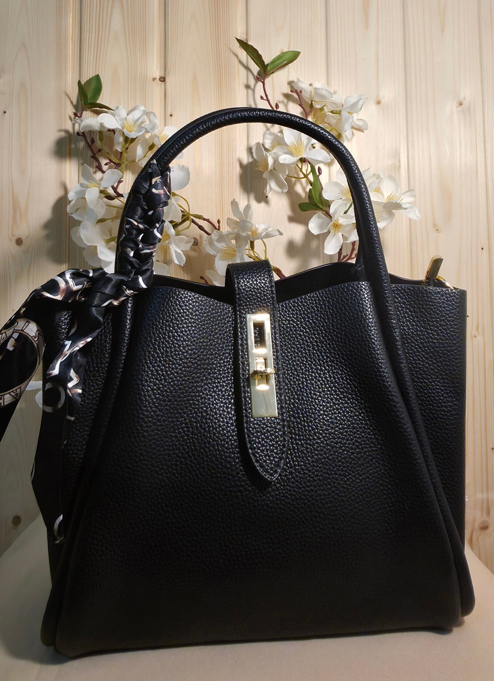 Bolso negro con pañuelo Atenas