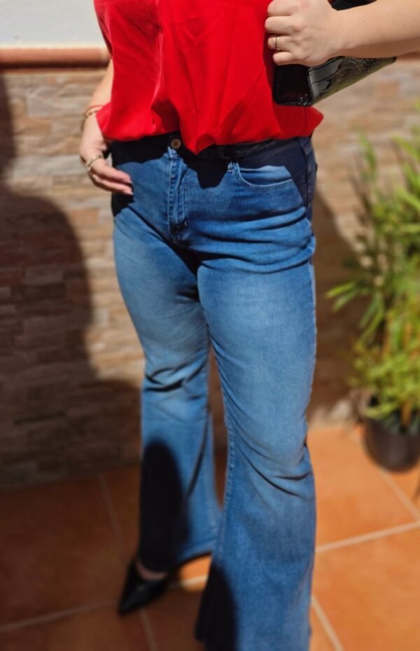 Pantalón vaquero de campana