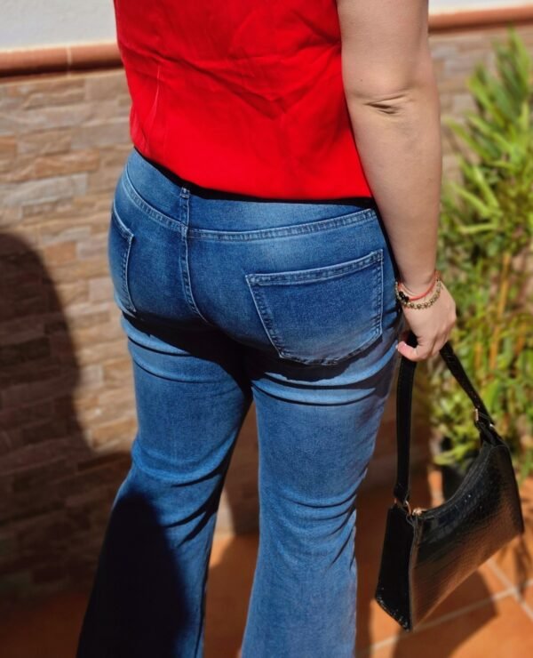 Pantalón vaquero de campana