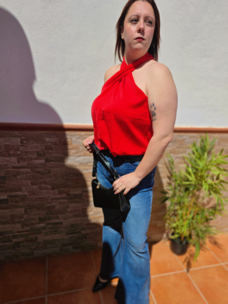 123abc123 Blusa escote cruzado color Rojo