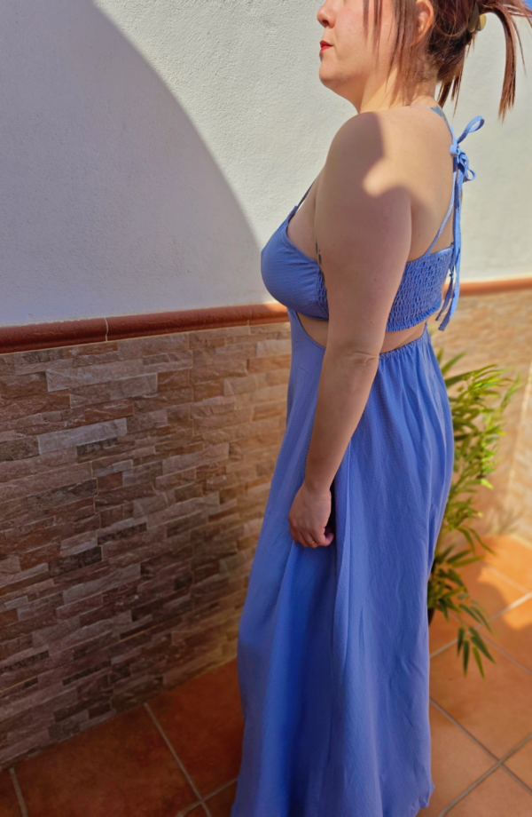 Vestido escote asimétrico color azul Celeste