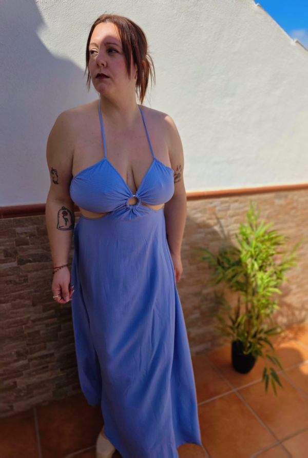 Vestido escote asimétrico color azul Celeste
