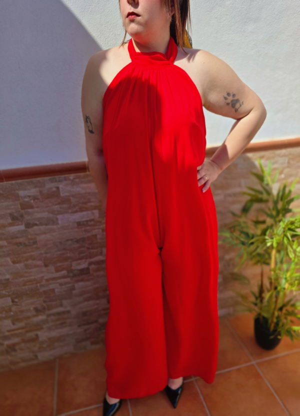 Mono largo de espalda descubierta rojo