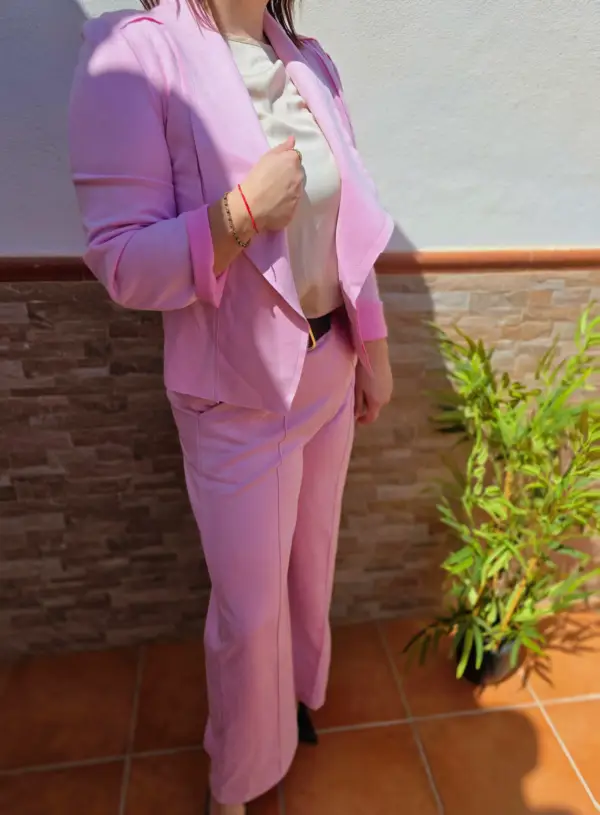 Conjunto traje chaqueta y pantalón rosa princesa