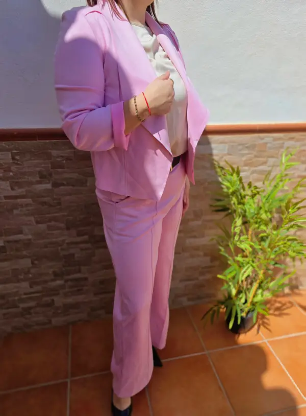 Conjunto traje chaqueta y pantalón rosa princesa