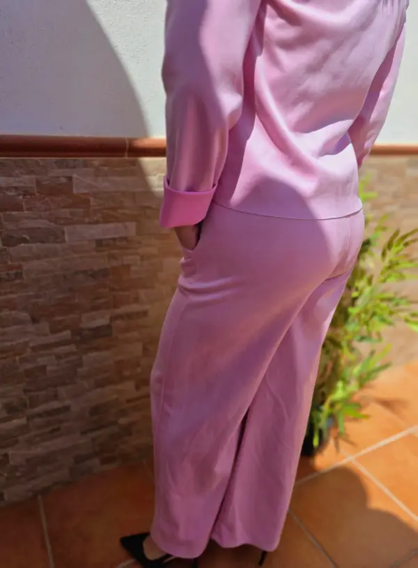 Conjunto traje chaqueta y pantalón rosa princesa