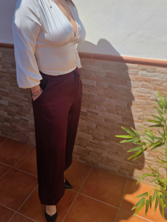 Pantalón de satén color Berenjena