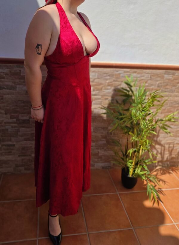 Vestido rojo estilo francés